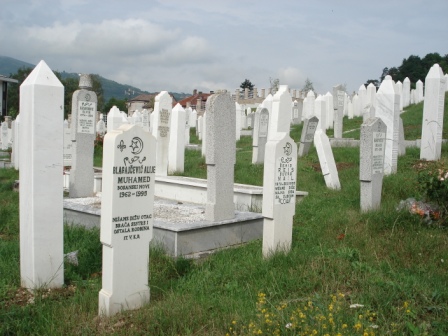 Bosni� - Moslim-Kroatische Federatie - Travnik - begraafplaats slachtoffers van de agressie